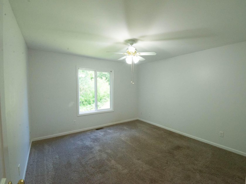 Rare opportunity to own a well maintained side by side duplex in - photo 12