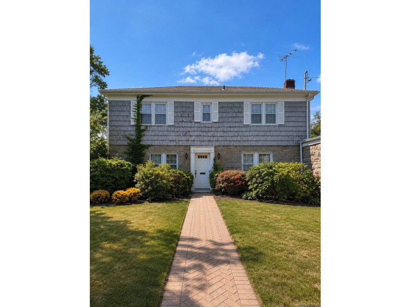 Located in a prime section of Lawrence, this spacious Colonial - photo 2