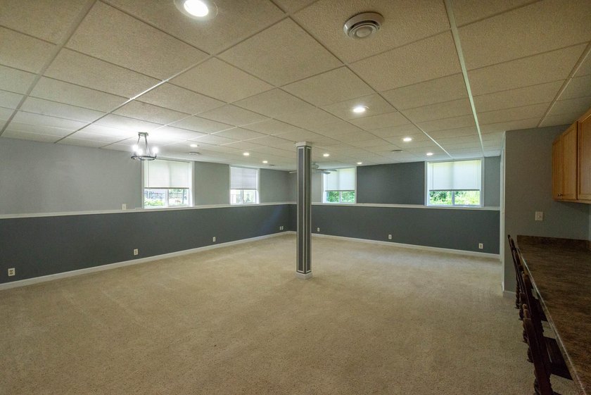 Rare opportunity to own a well maintained side by side duplex in - photo 16