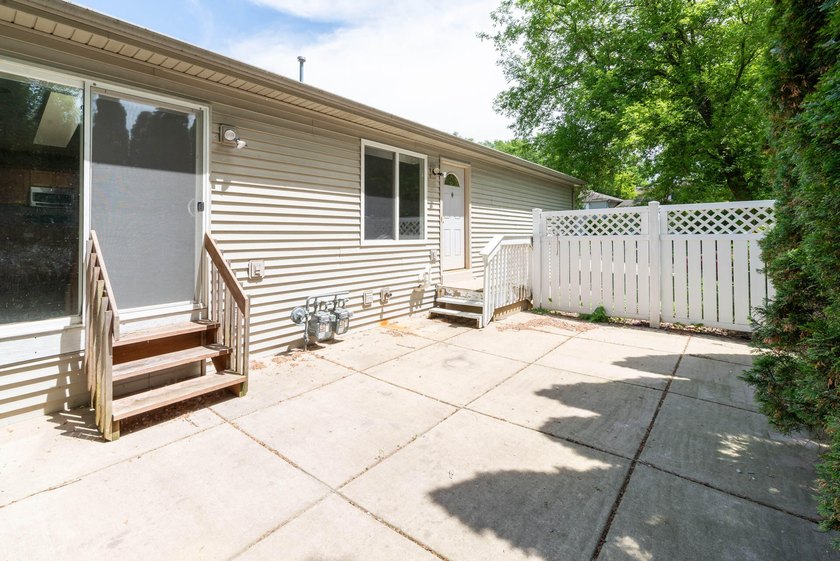 Rare opportunity to own a well maintained side by side duplex in - photo 19