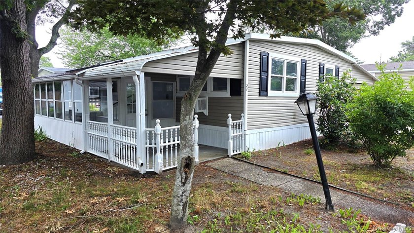 Fully renovated with bright spaces, this home truly is move-in - photo 2
