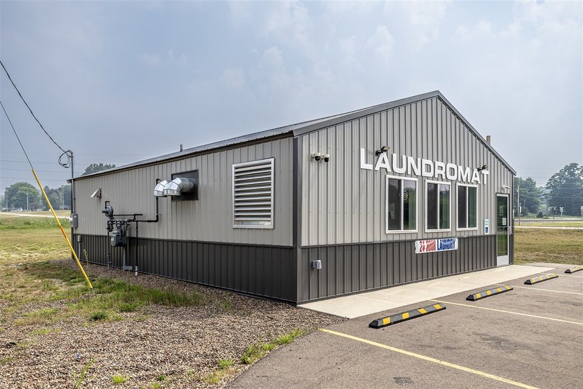 Turnkey Business Opportunity in Hixton! Start earning from day - photo 2