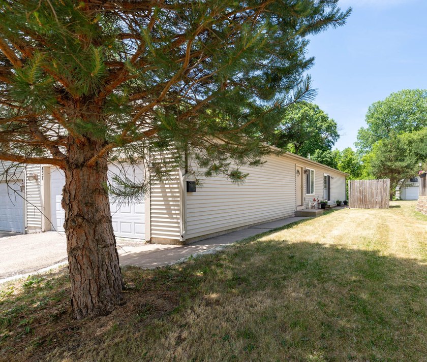 Rare opportunity to own a well maintained side by side duplex in - photo 25