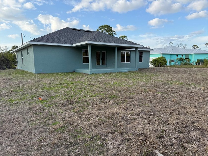 Spacious 2,010 sq. ft. of heated living space, this residence - photo 25