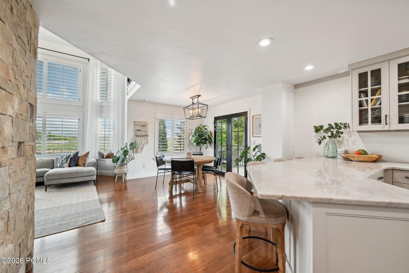 Spacious and well-located in the heart of Midway Valley, this - photo 9