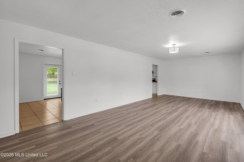 Welcome home to this beautifully updated 3-bedroom, 2-bath - photo 14