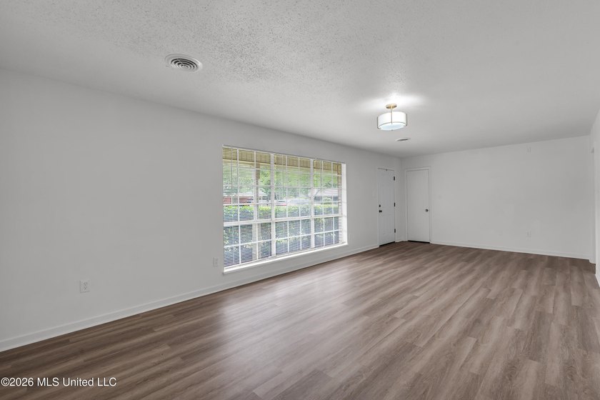 Welcome home to this beautifully updated 3-bedroom, 2-bath - photo 15