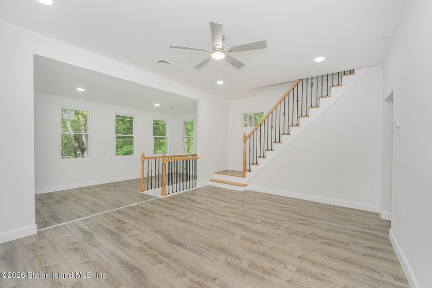 Fully gut-renovated from top to bottom within the last two years - photo 10