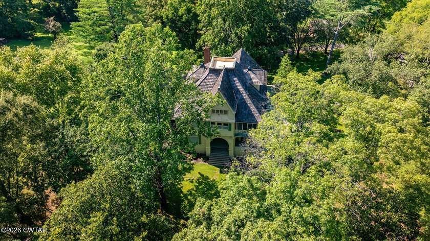 Step into a piece of Tennessee history with this beautifully - photo 3