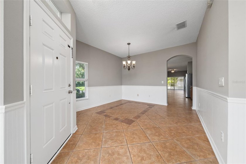 Virtually Staged. Immaculate Cute and Cozy house in Northshore - photo 10