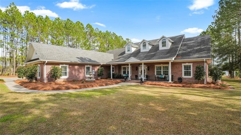 Thoughtfully designed and beautifully detailed, this spacious - photo 12