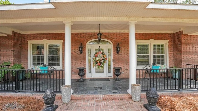 Thoughtfully designed and beautifully detailed, this spacious - photo 14