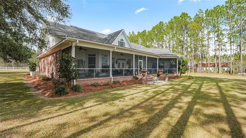 Thoughtfully designed and beautifully detailed, this spacious - photo 17