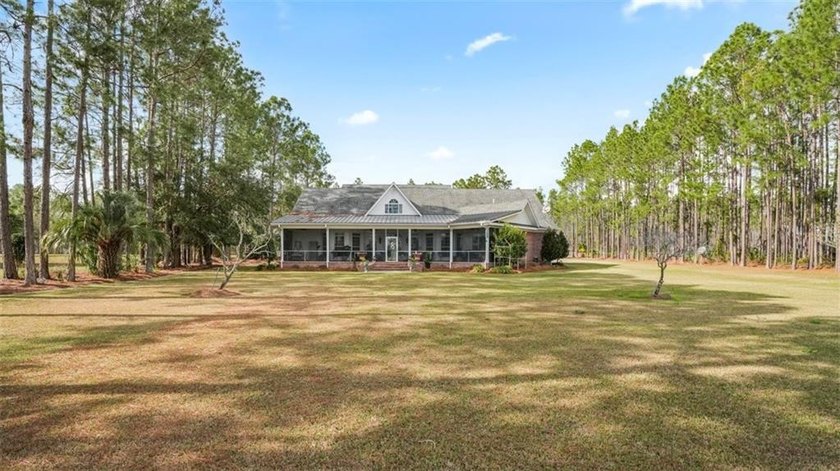 Thoughtfully designed and beautifully detailed, this spacious - photo 18