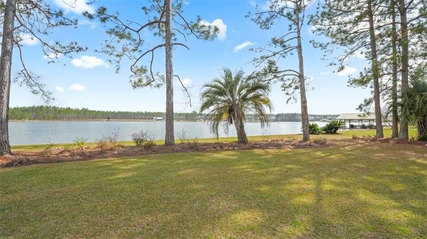 Thoughtfully designed and beautifully detailed, this spacious - photo 19