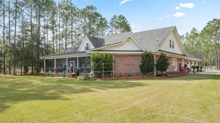 Thoughtfully designed and beautifully detailed, this spacious - photo 20