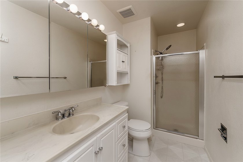 Rare Westend duplex in a quiet residential neighborhood now - photo 22
