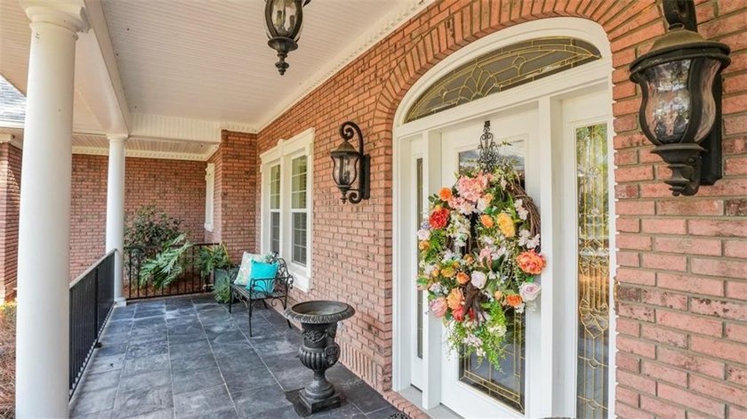 Thoughtfully designed and beautifully detailed, this spacious - photo 25