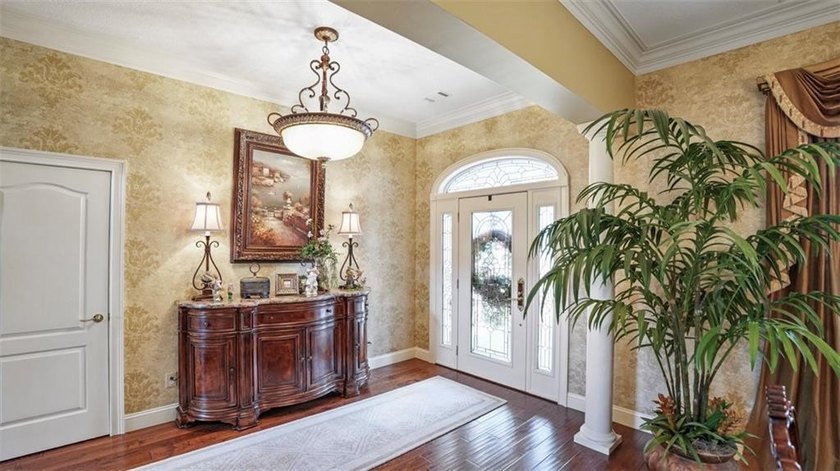 Thoughtfully designed and beautifully detailed, this spacious - photo 26