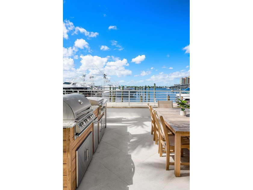 Luxury waterfront living in Palm Beach Shores at HAVN Residences - photo 26