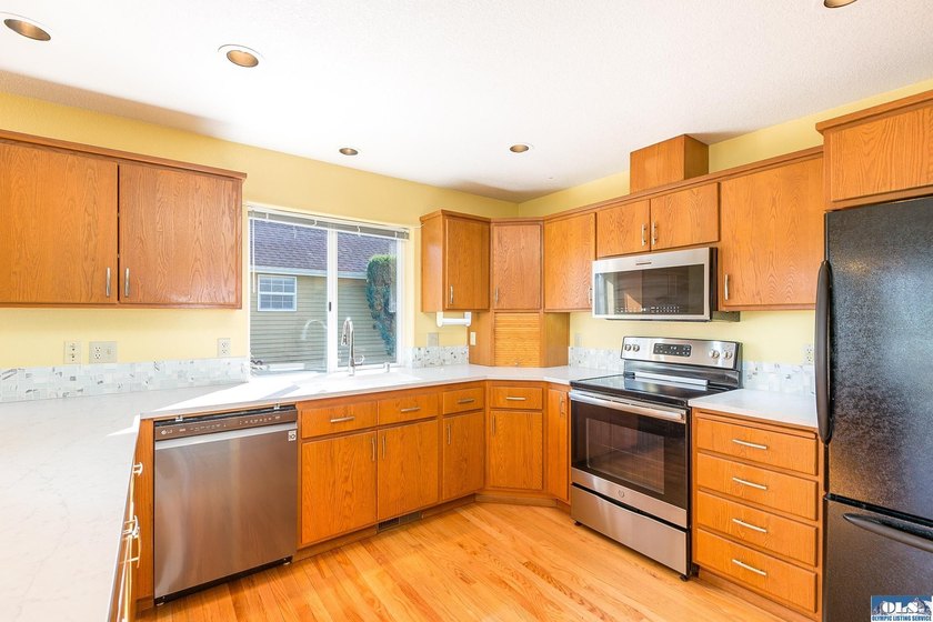 Stunning golf course views in this beautiful one level home - photo 28