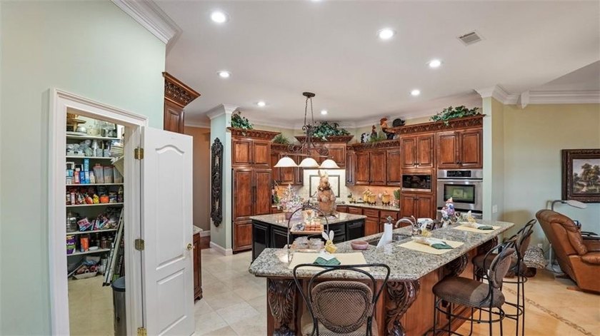 Thoughtfully designed and beautifully detailed, this spacious - photo 33