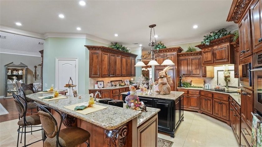 Thoughtfully designed and beautifully detailed, this spacious - photo 39