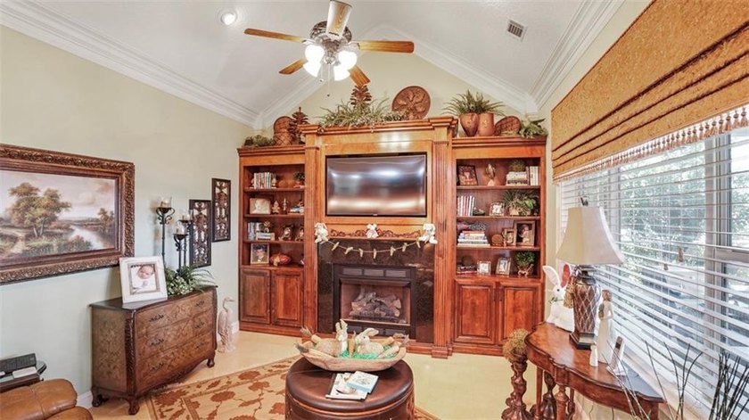Thoughtfully designed and beautifully detailed, this spacious - photo 41