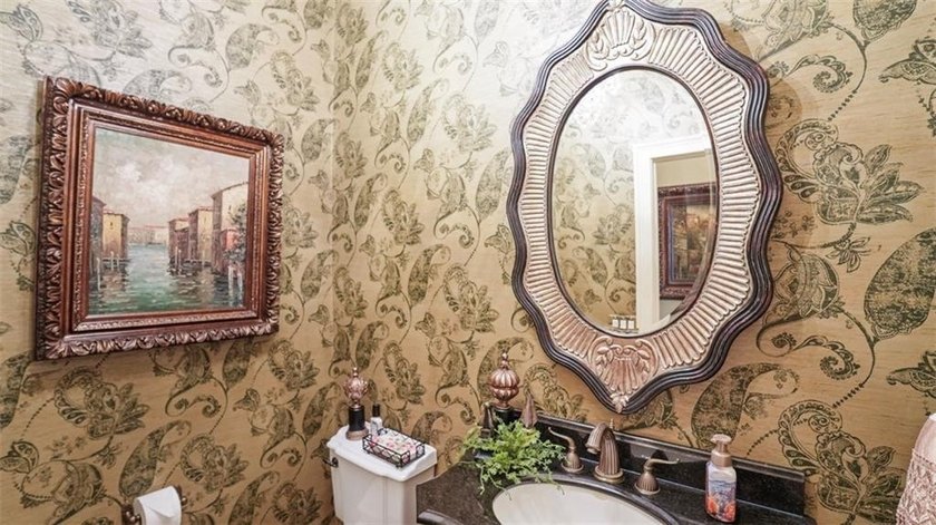 Thoughtfully designed and beautifully detailed, this spacious - photo 45