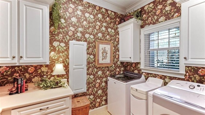 Thoughtfully designed and beautifully detailed, this spacious - photo 52