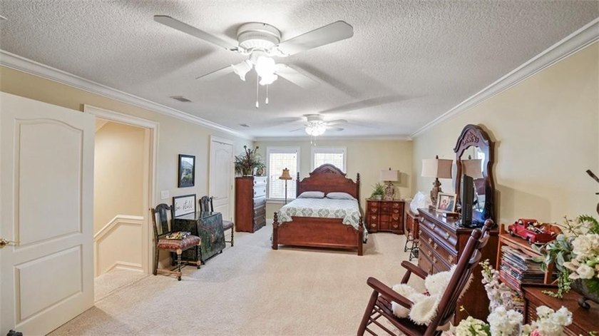 Thoughtfully designed and beautifully detailed, this spacious - photo 57