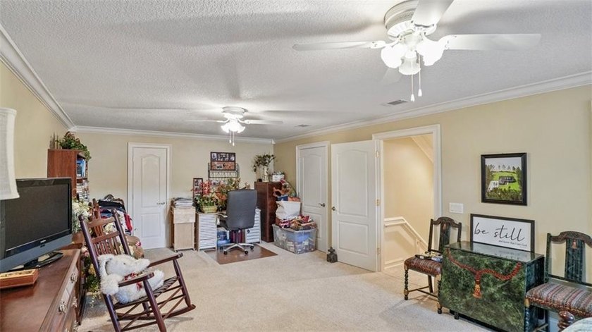 Thoughtfully designed and beautifully detailed, this spacious - photo 58