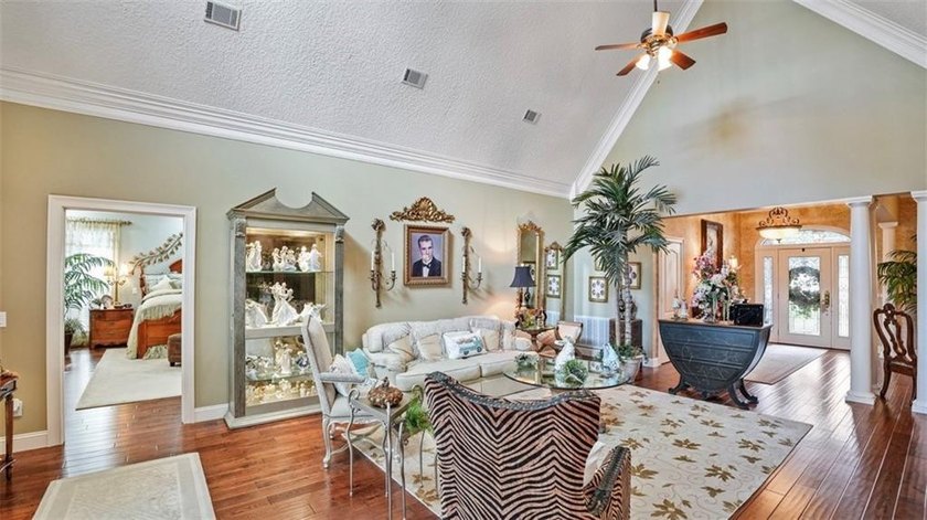 Thoughtfully designed and beautifully detailed, this spacious - photo 59