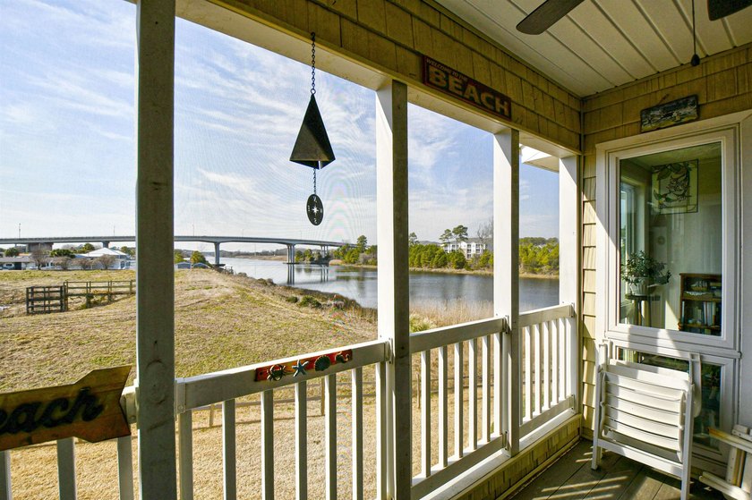 Spacious and renovated 2-bedroom 2-bath condo in the gated - photo 2