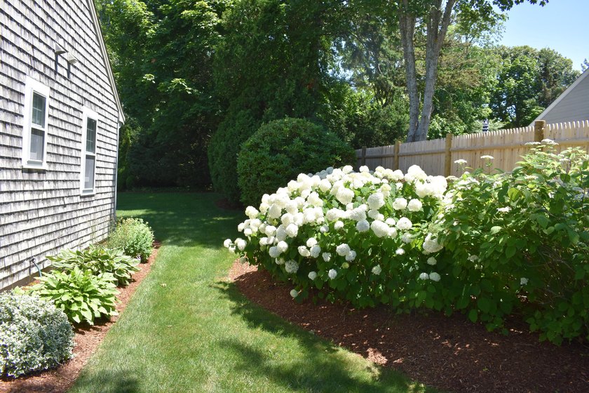 A West Dennis ''Jewel'' of a home. 34 Fisk Street offering three - photo 3