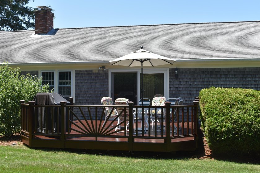 A West Dennis ''Jewel'' of a home. 34 Fisk Street offering three - photo 7