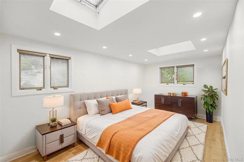 Located in the heart of Great Neck Village, this impeccably - photo 8