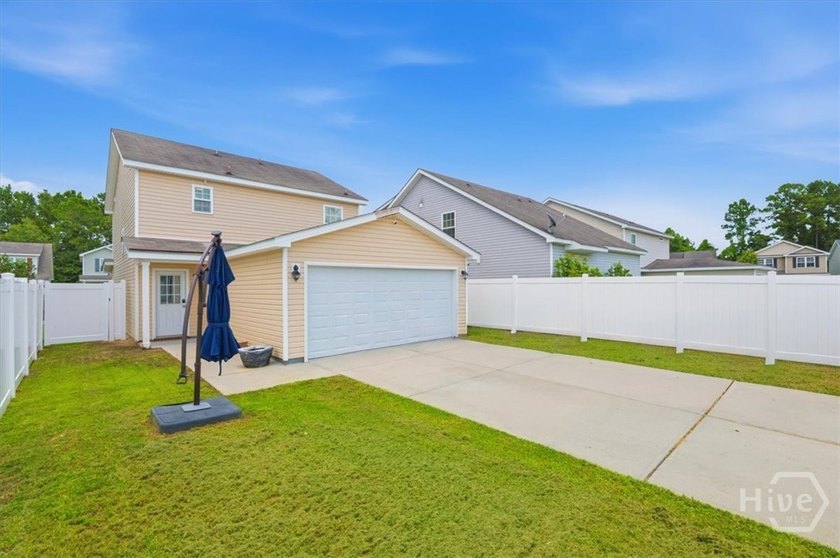 Welcome to 121 Ristona Drive...Step inside this beautifully - photo 31