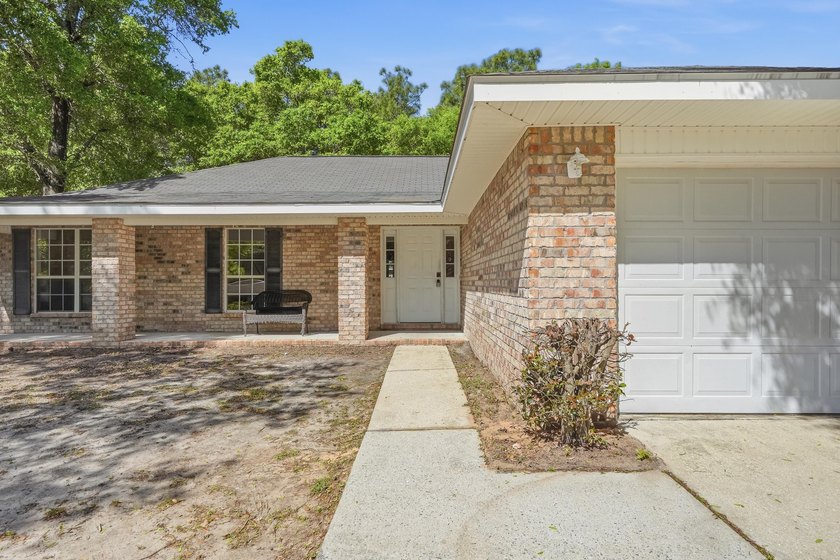 Welcome home to this beautifully maintained brick residence - photo 3