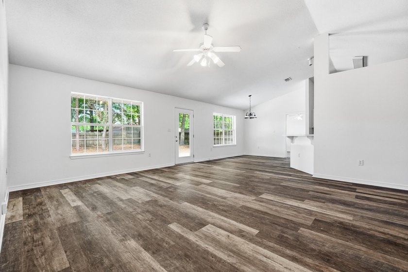 Welcome home to this beautifully maintained brick residence - photo 9