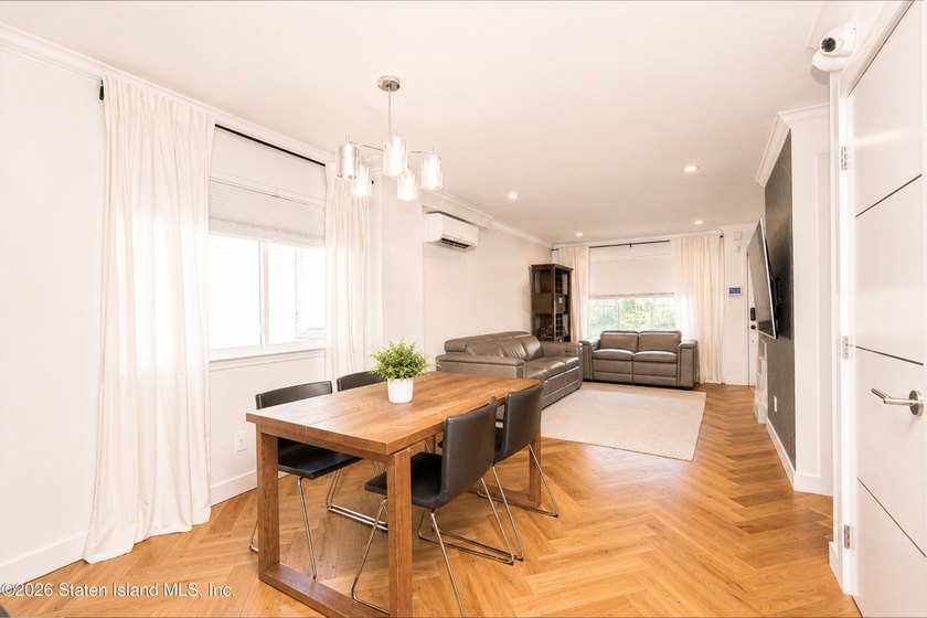Welcome to 209 Sommer Avenue! This gorgeous 1-family, 3 bedroom - photo 6