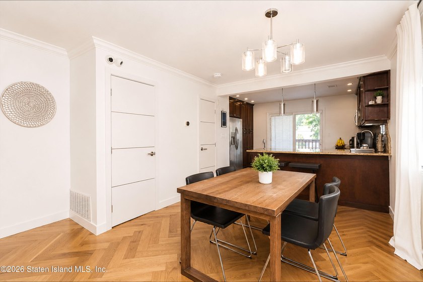 Welcome to 209 Sommer Avenue! This gorgeous 1-family, 3 bedroom - photo 7