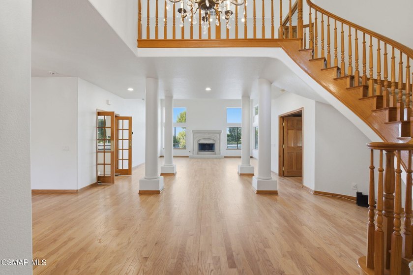 This beautifully maintained 4-bedroom, 4-bathroom residence - photo 9