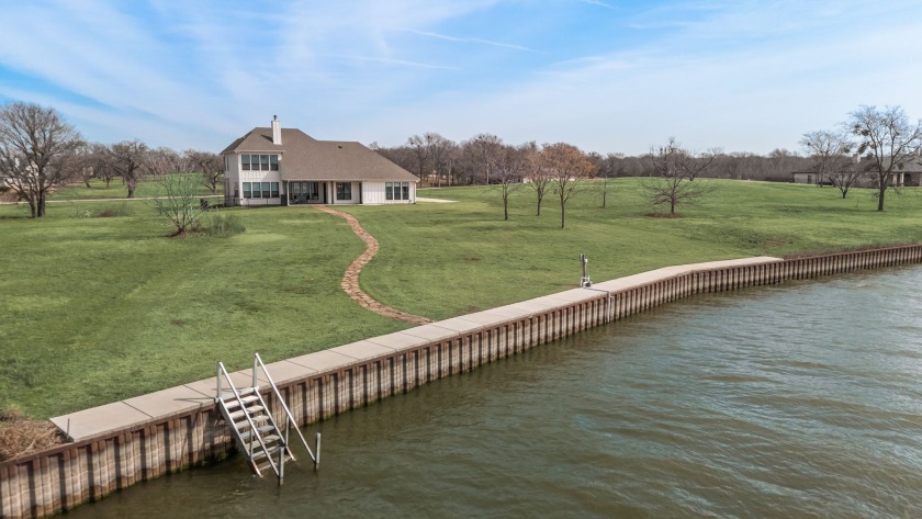 Amazing 4 bed 4 bath lake home on open water! Incredible views! - photo 6