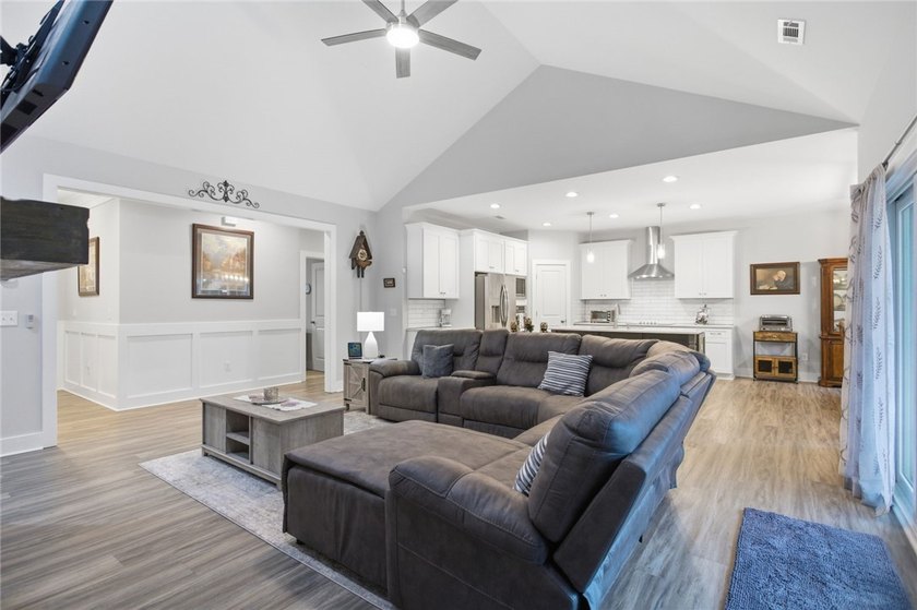 AVG POWER BILL OF $150/month on a 3300+ sqft house?! Take a - photo 8