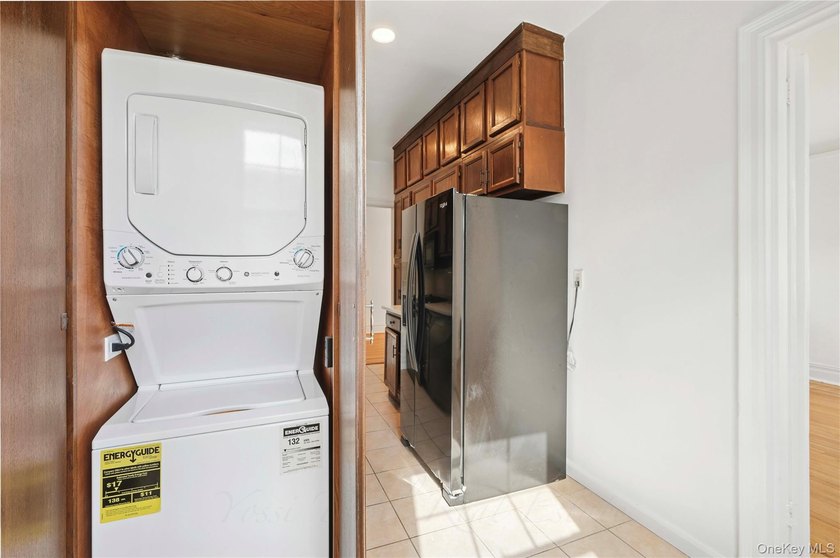Welcome to 1 Meadow Dr in Woodmere, New York. A stunning - photo 11