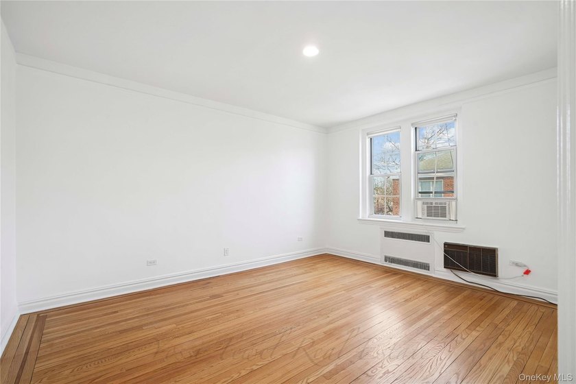 Welcome to 1 Meadow Dr in Woodmere, New York. A stunning - photo 17