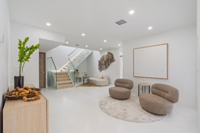 Lovingly referred to as the *artists home*, this 4 bedroom 3 - photo 5