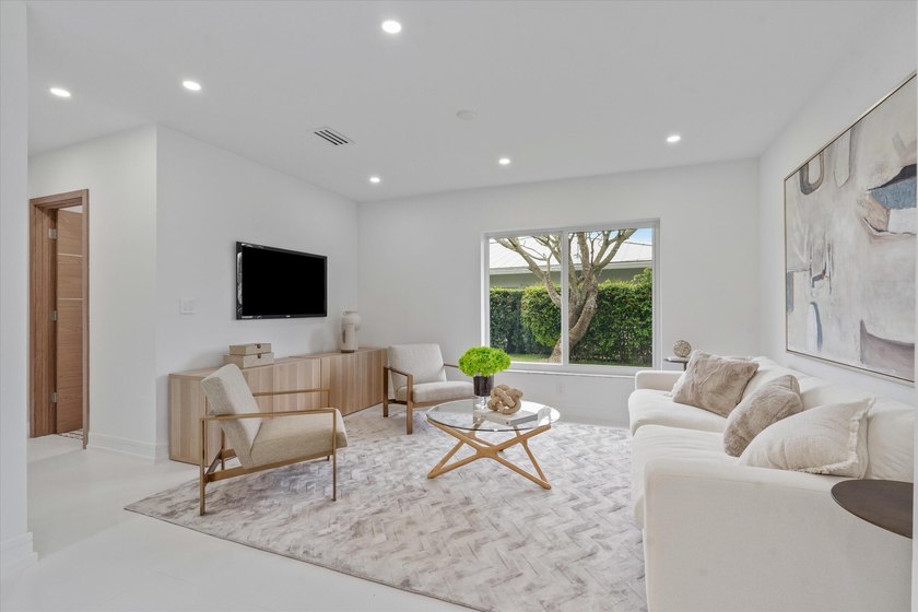 Lovingly referred to as the *artists home*, this 4 bedroom 3 - photo 7