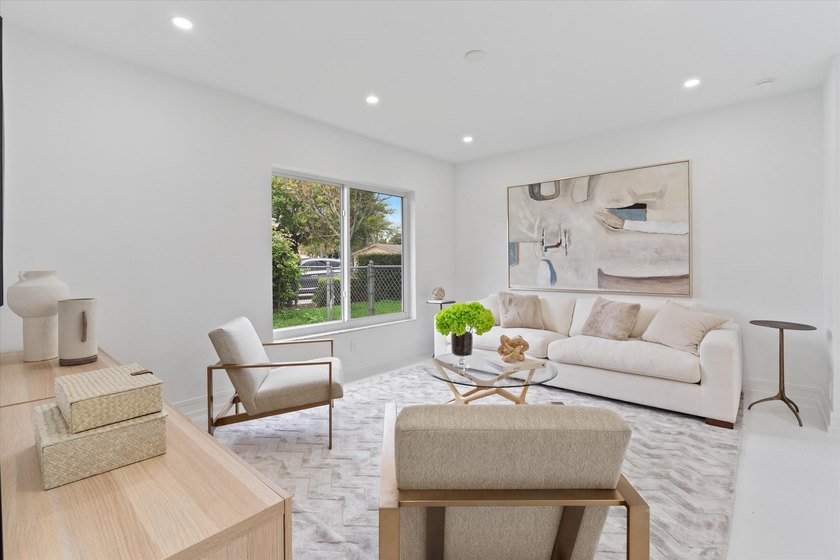 Lovingly referred to as the *artists home*, this 4 bedroom 3 - photo 8